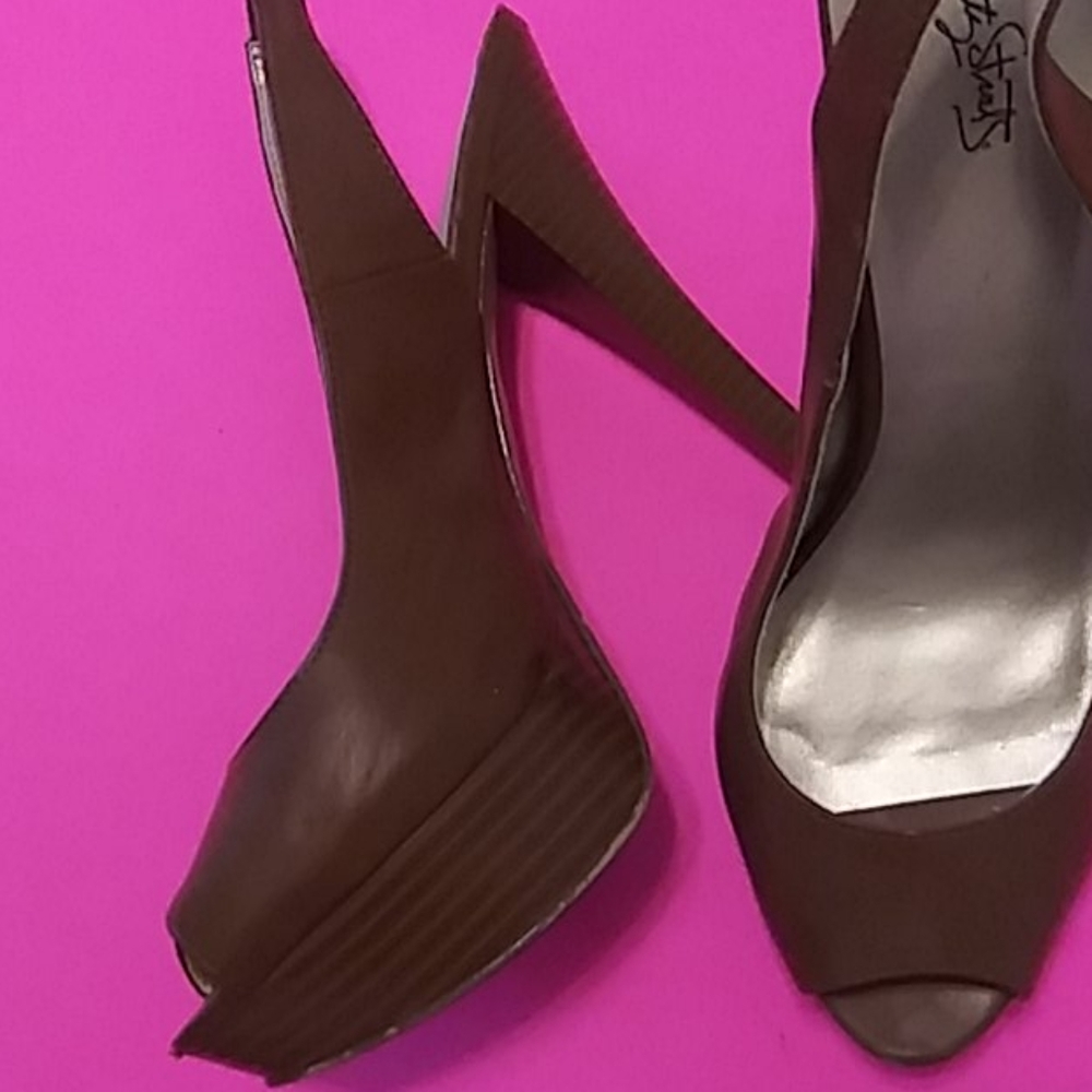 Shoes - Picture 2 of 3